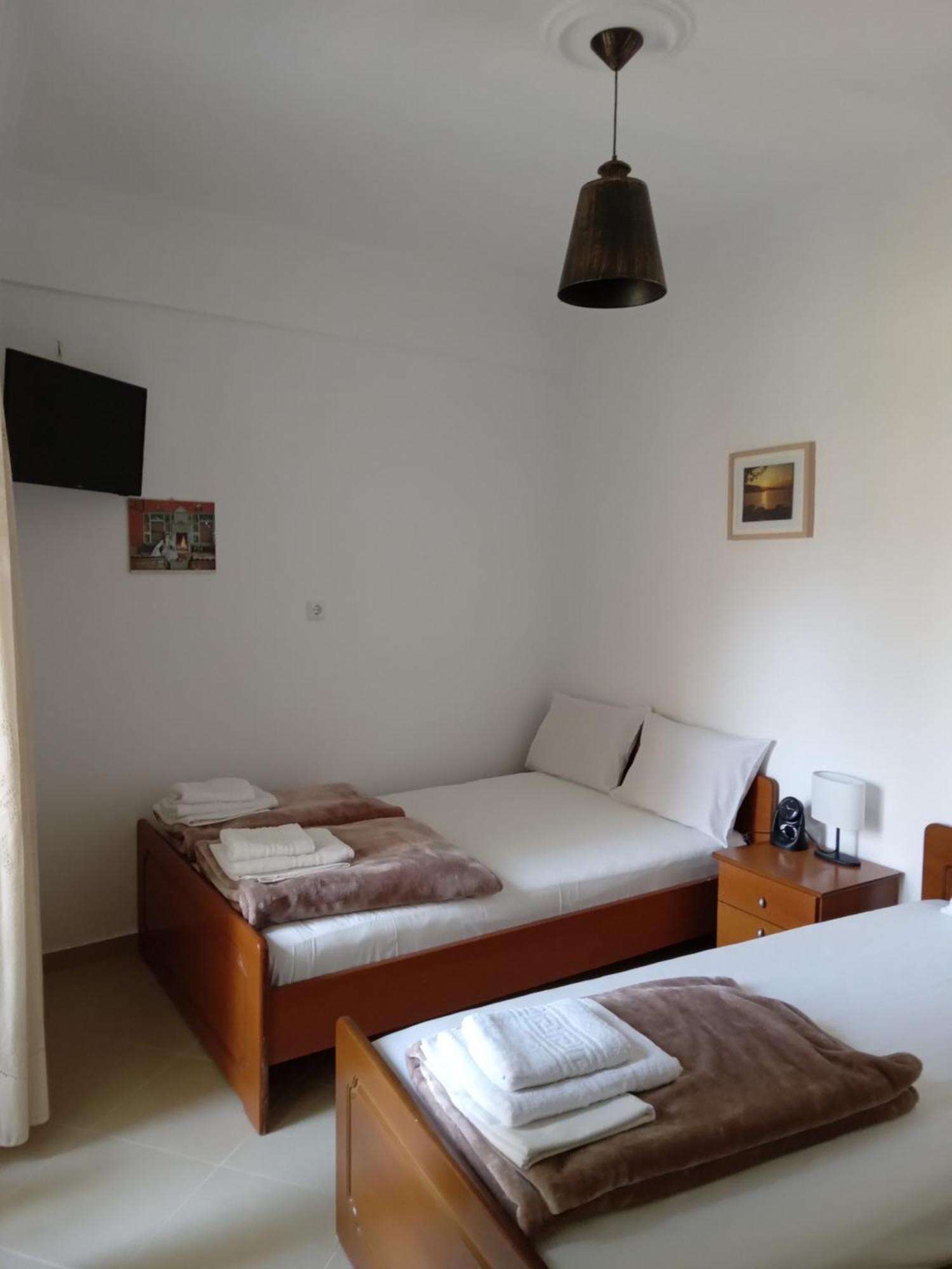 Leonidas Apartment