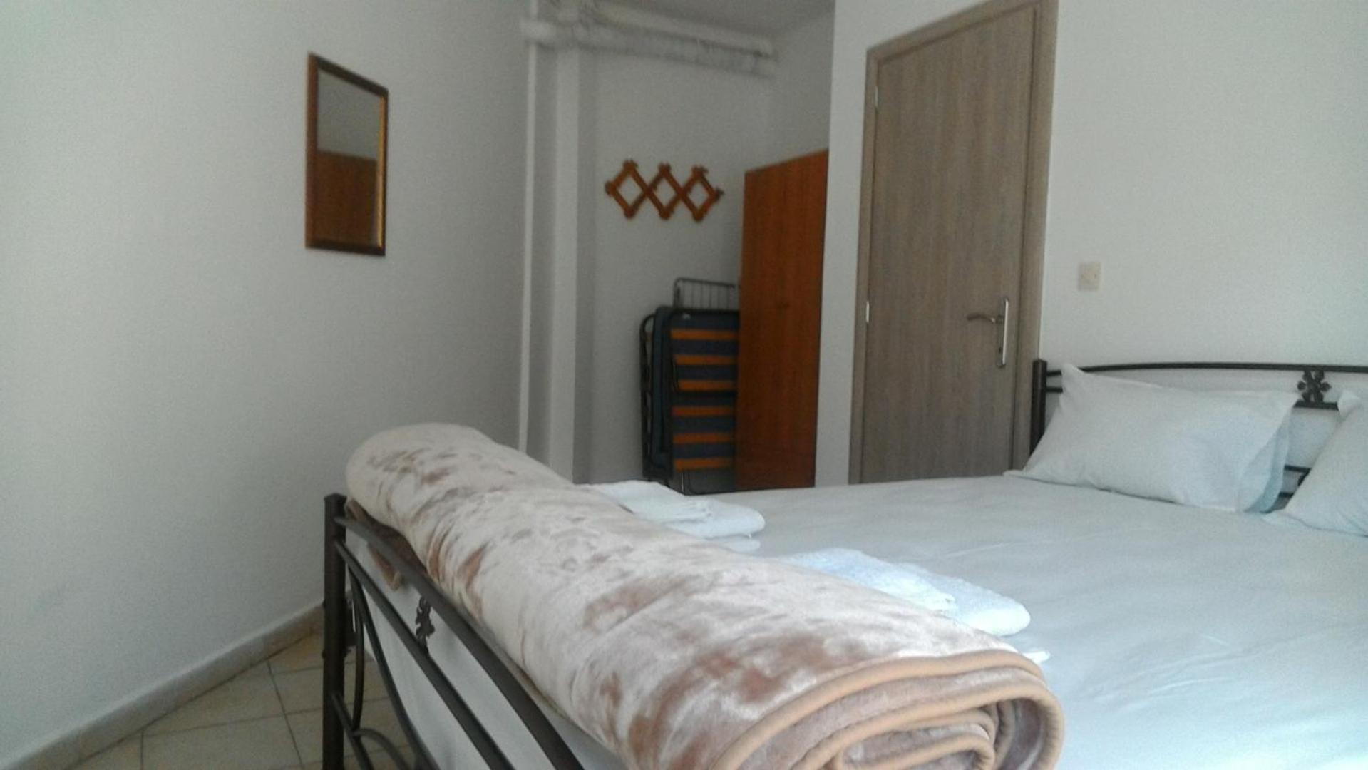 Leonidas Apartment
