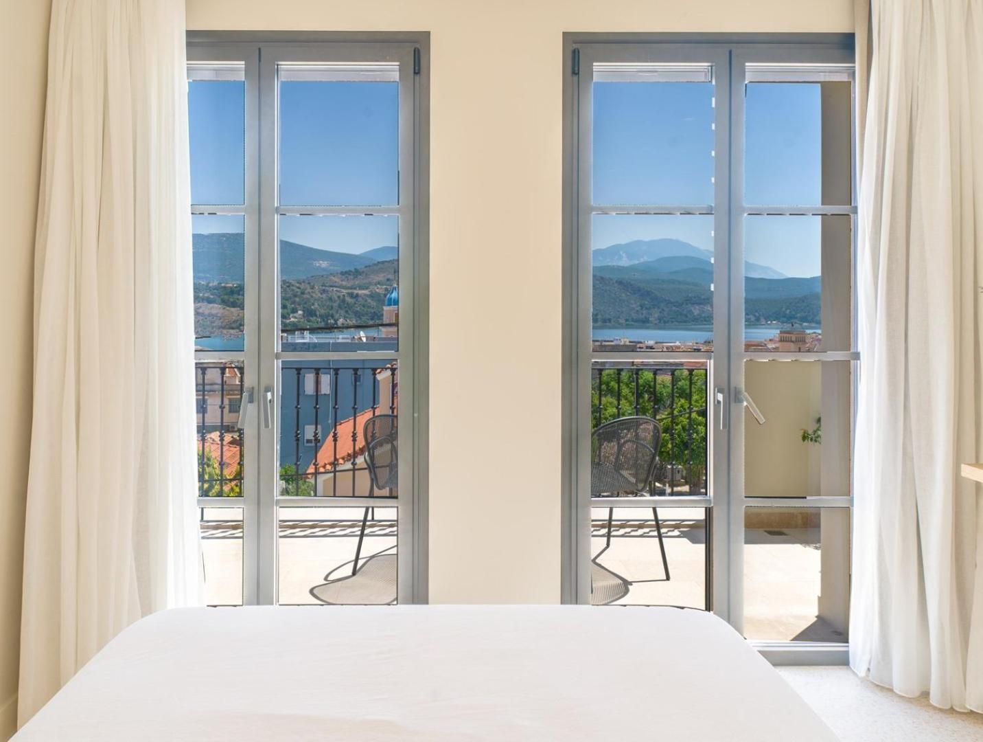 Essence Aparthotel Argostoli (Kefalonia)