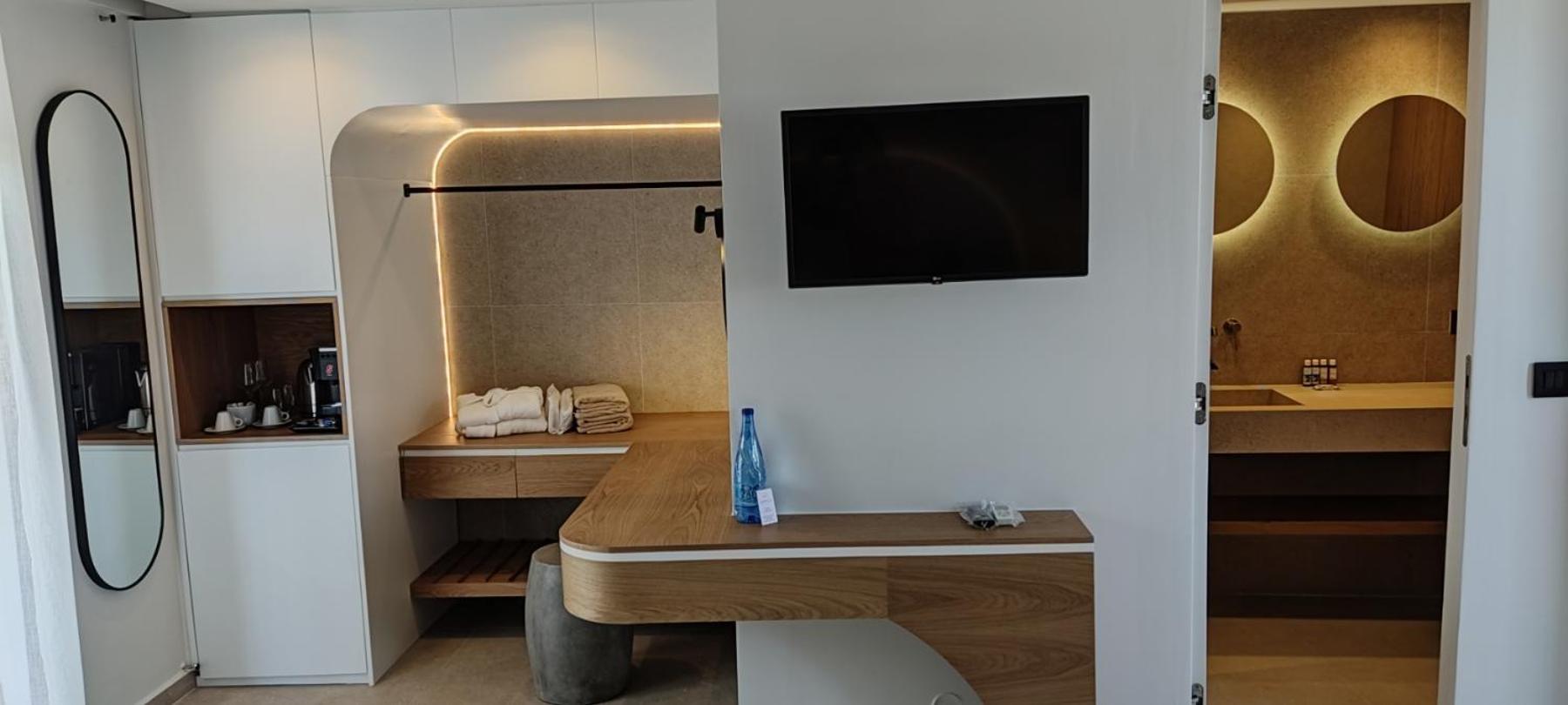 Ammos Suites 4*