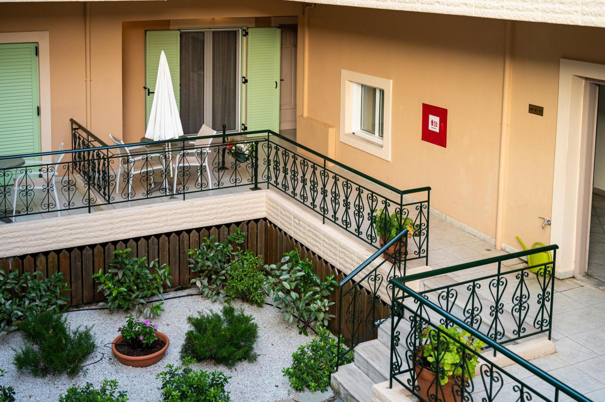 Aparthotel Konstantinos & 2 3*