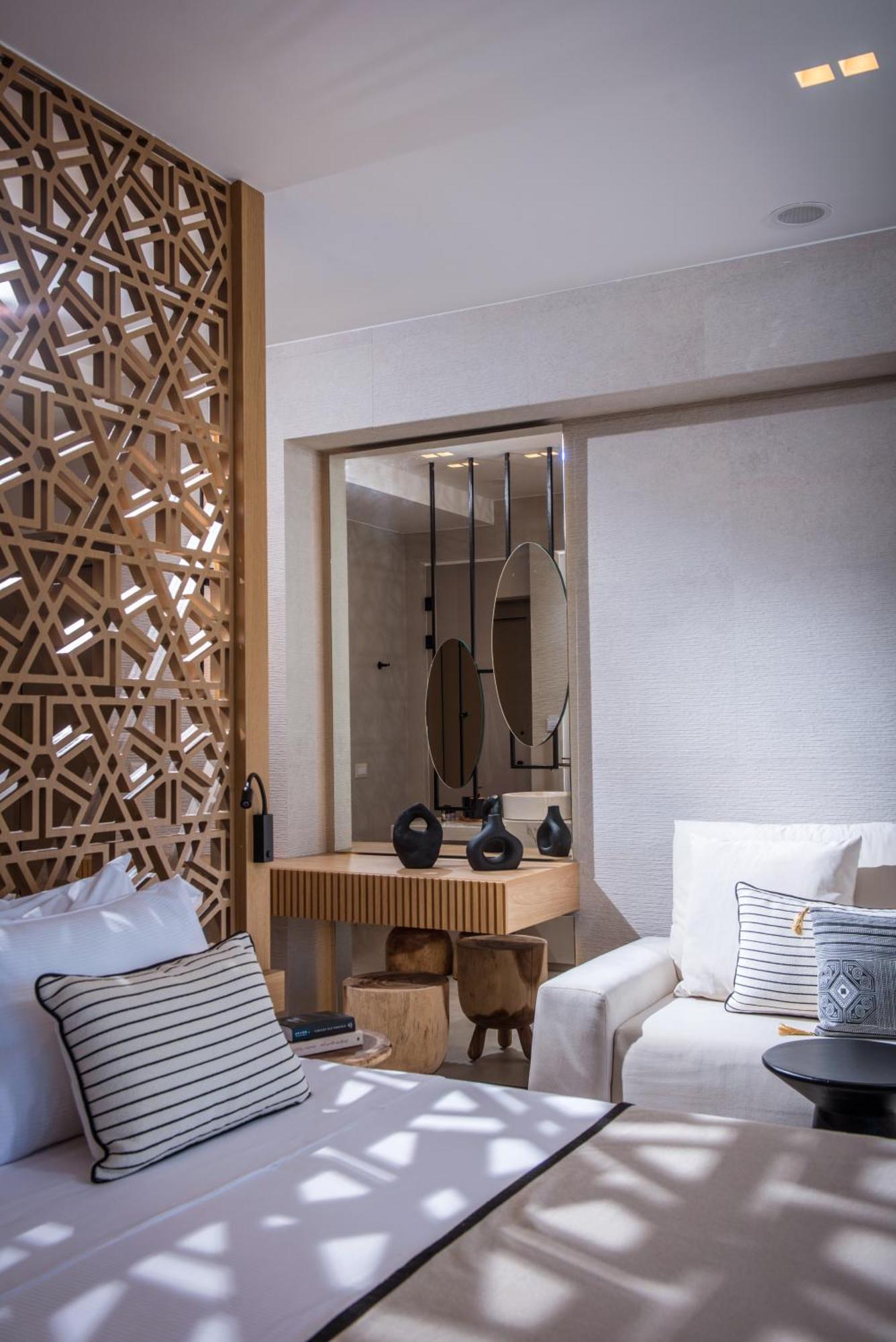 Niriides Palace Hotel *
