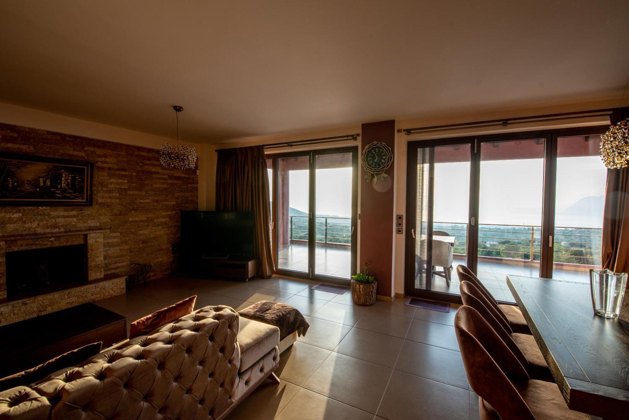 Alexandros - Four Seasons Villa *