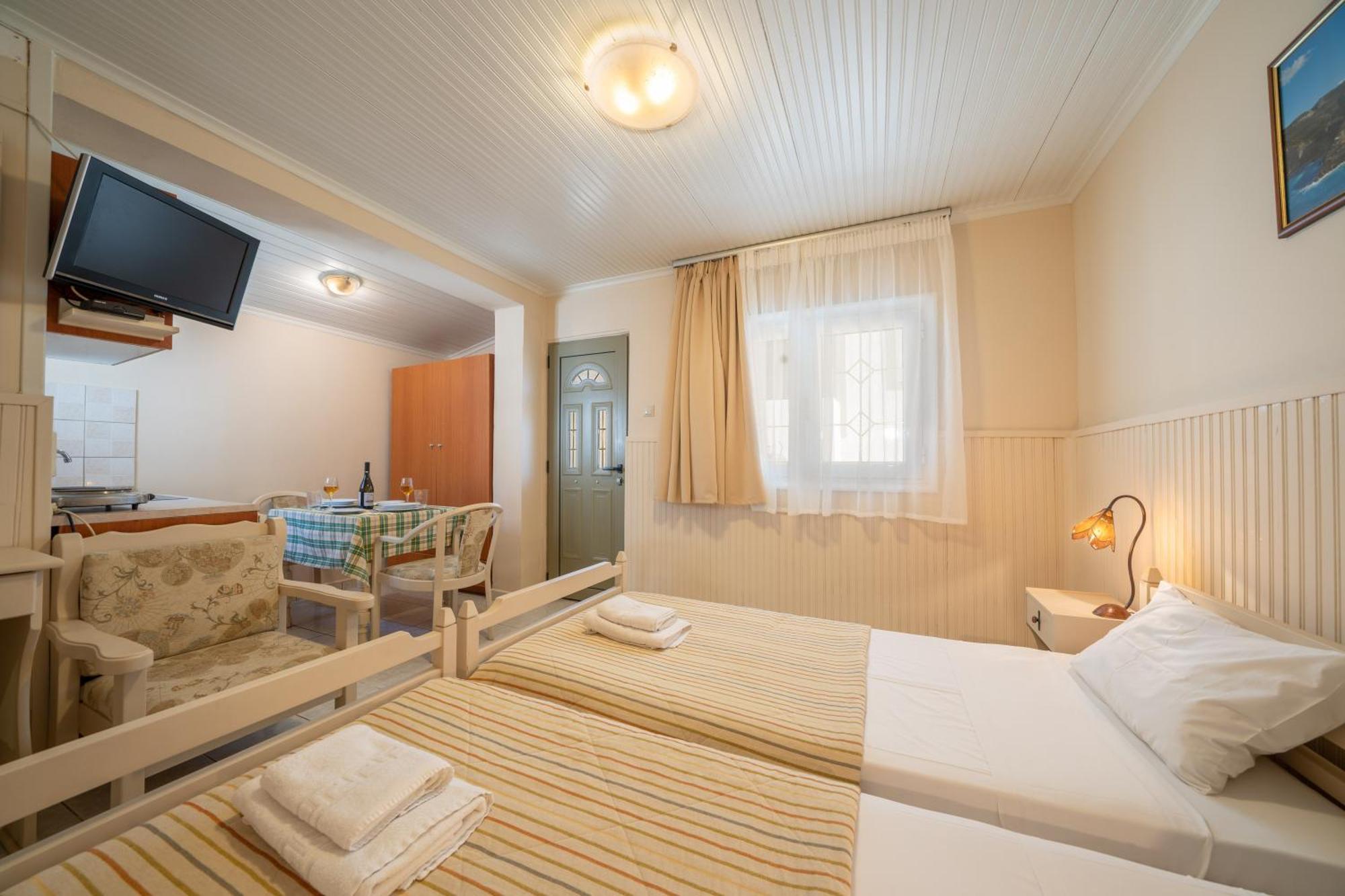 Makis Village-apartments * Agia Efimia