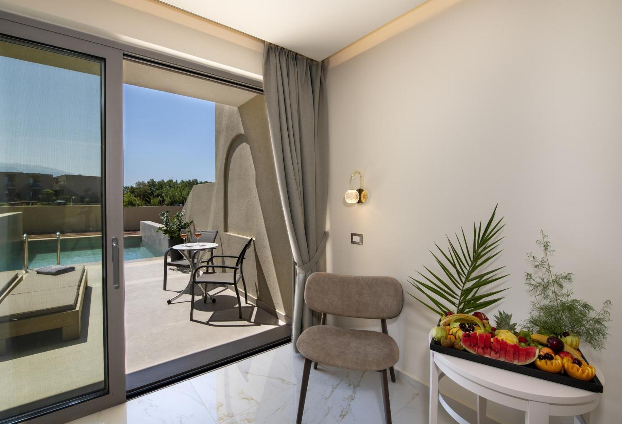 Vantaris Luxury Hotel