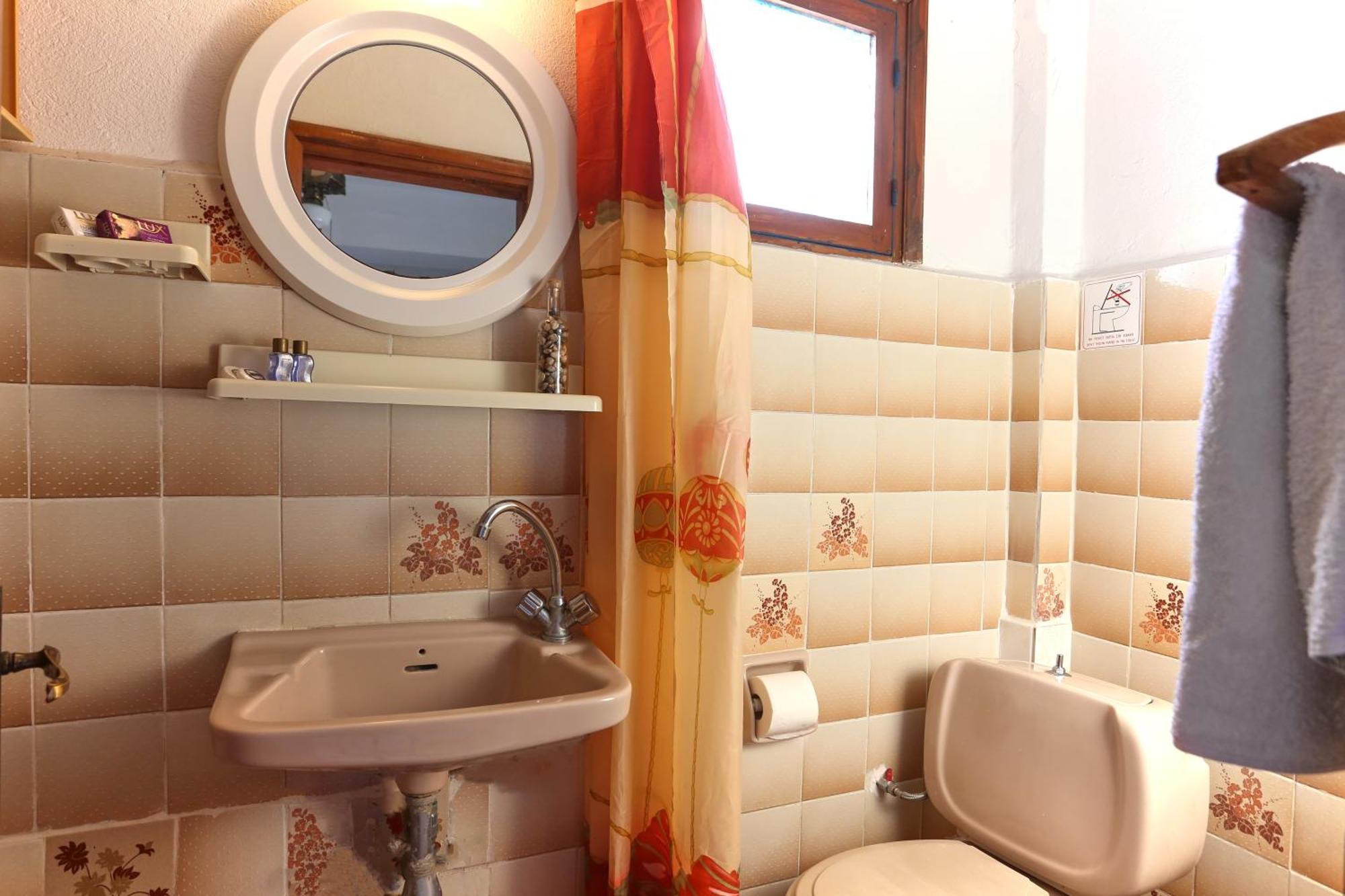 Armena Hotel *