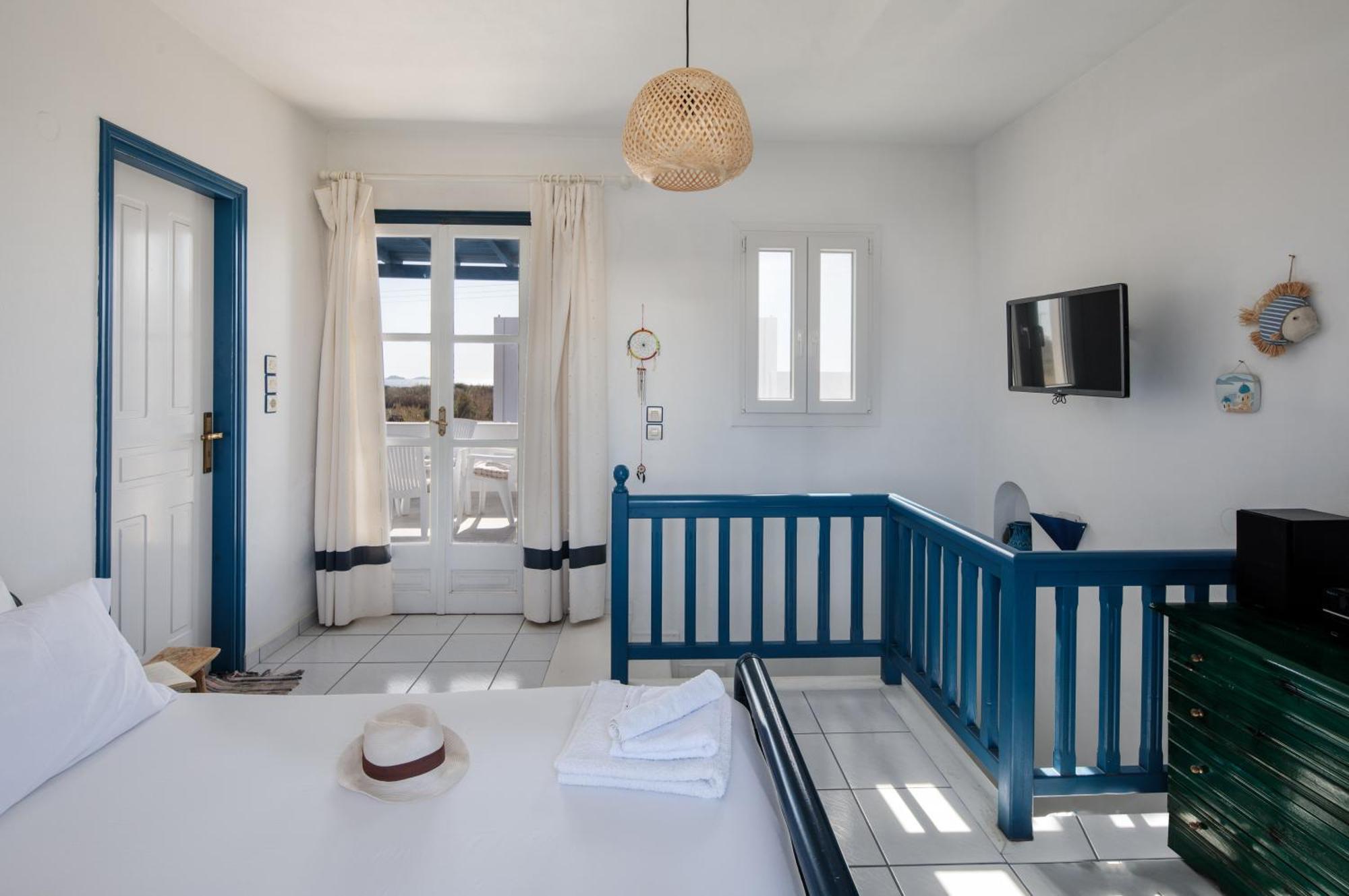 Nefeli In Blue * Plaka (Naxos)
