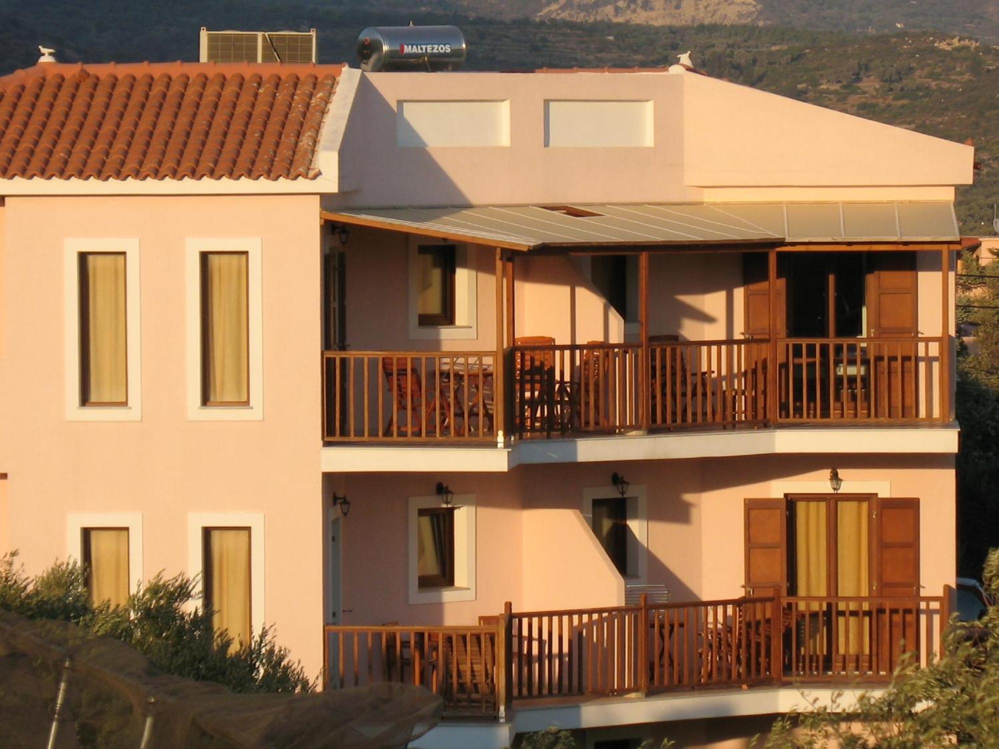 Kyma Aparthotel 3*