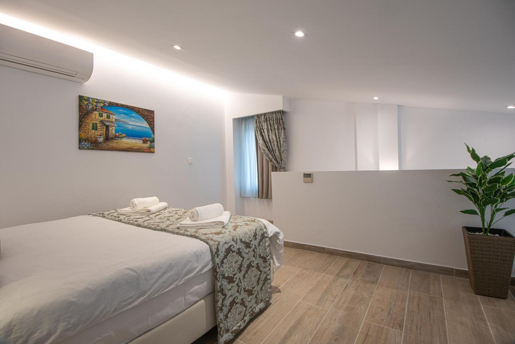 Ammos Lux Crete Agios Nikolaos (Crete)