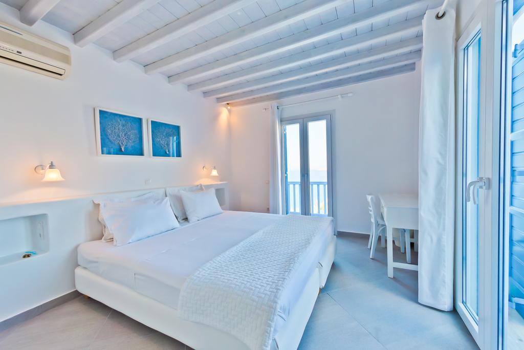 Mykonos Thea * Agios Sostis (Mykonos)