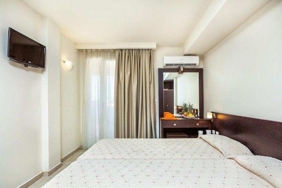 Elinotel Polis