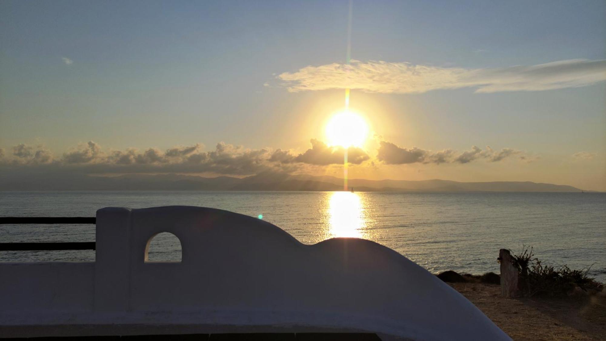 Aura Paros *