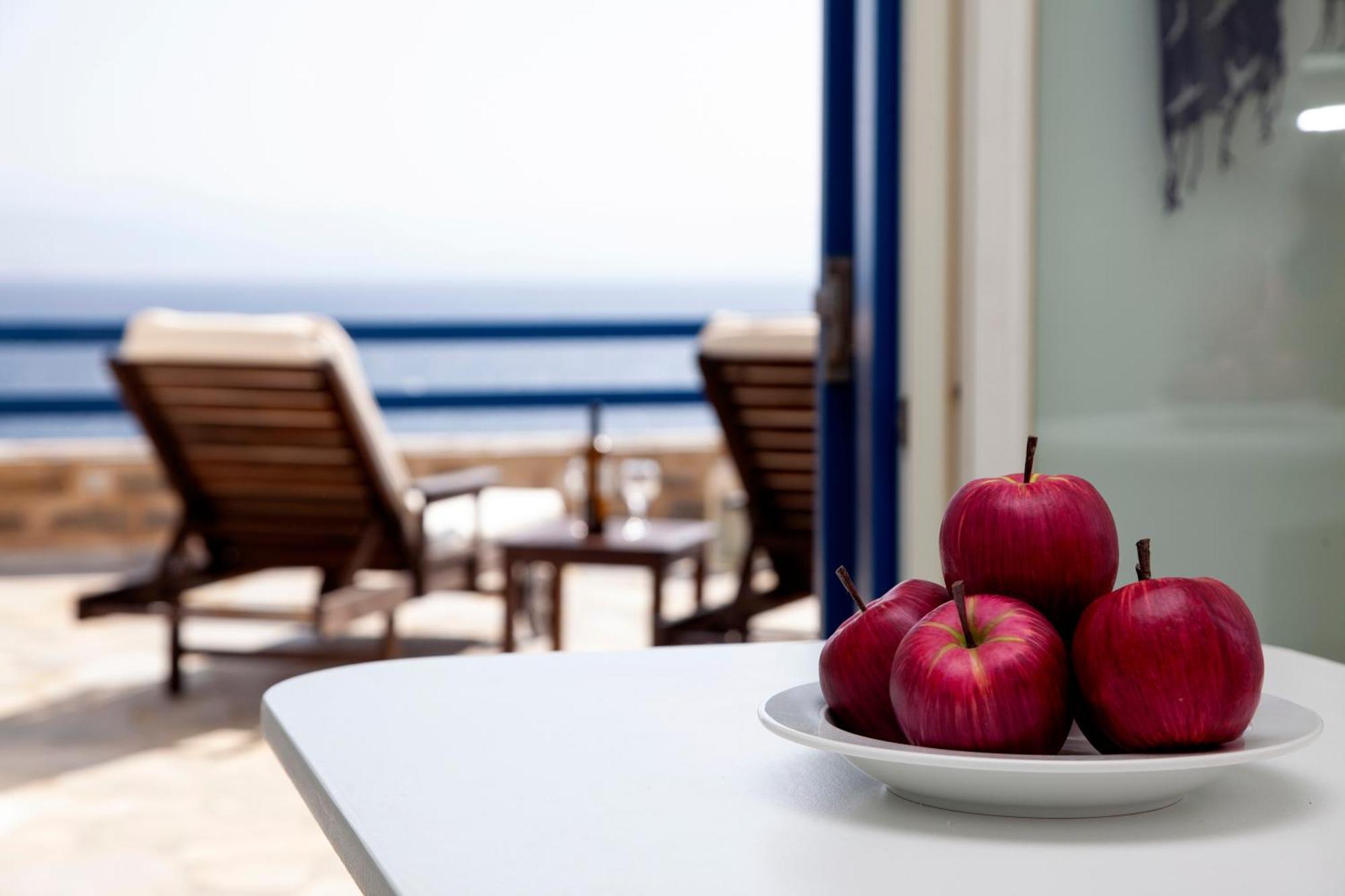 Aura Paros * Logaras