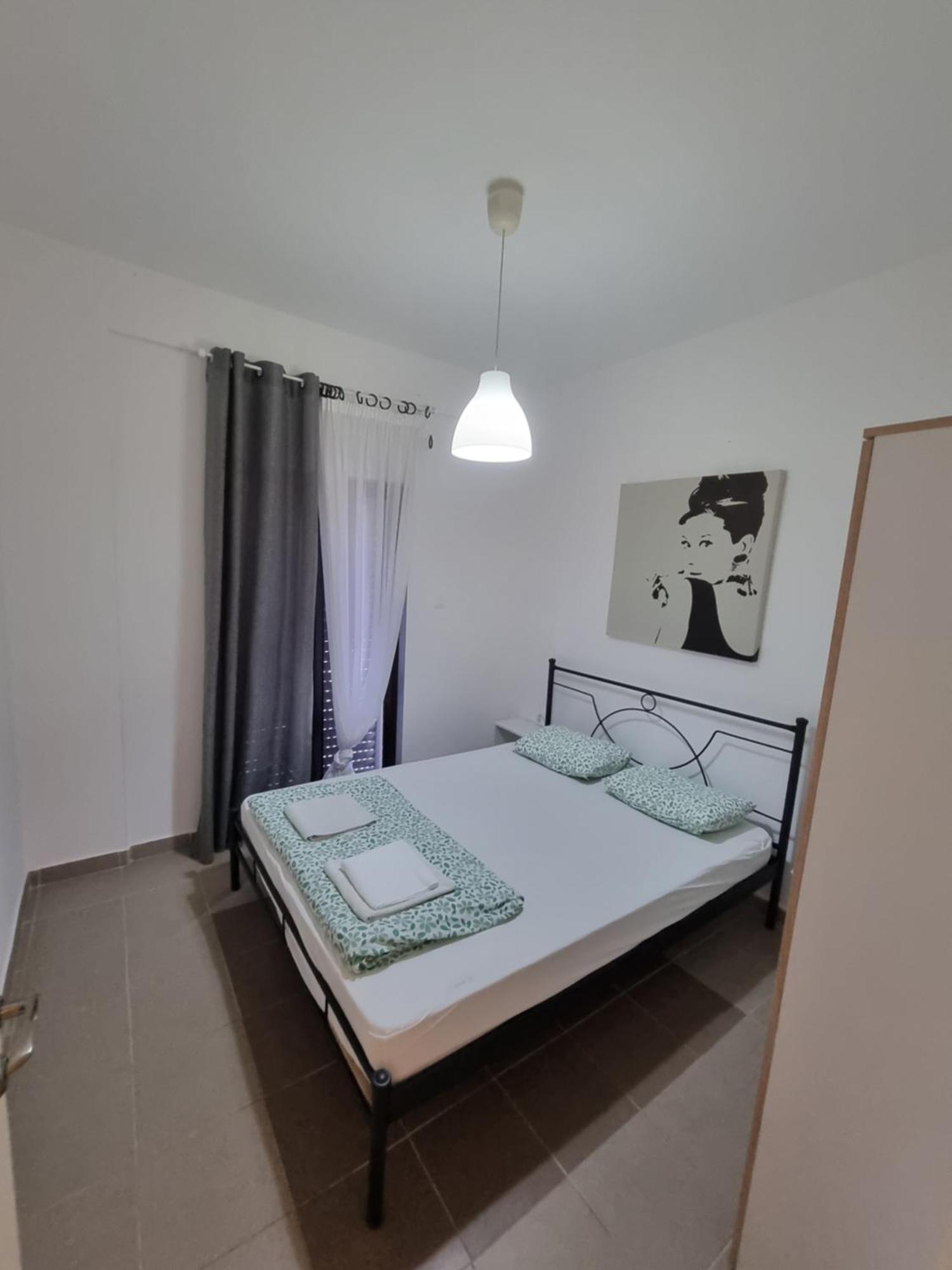 Lucas Lux Apartment Flogita