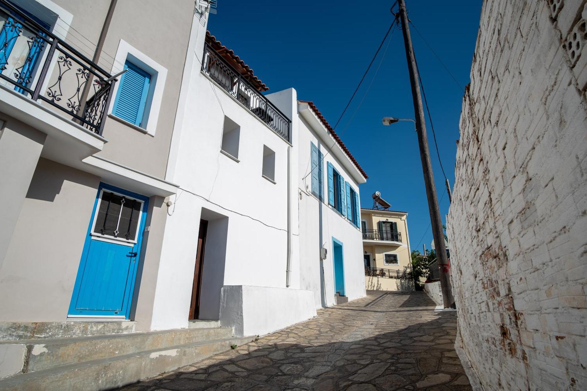 Billy's Stonehouse Samos Town