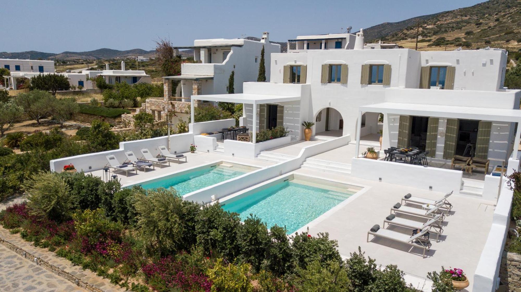 Paros Breeze Luxury