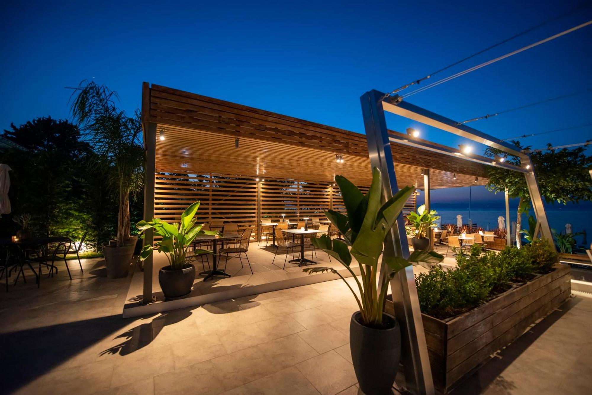 Ostria Sea Side Hotel 4*