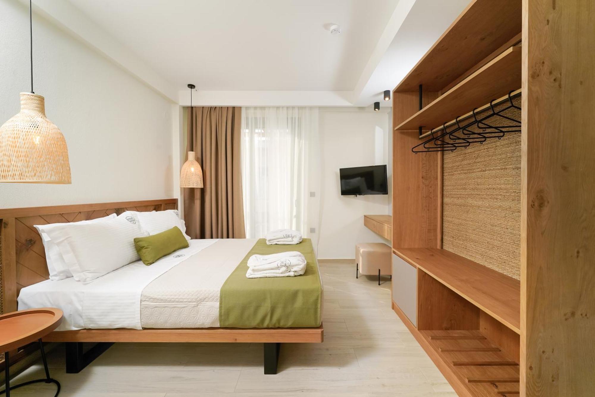Azzure Luxury Hotel *