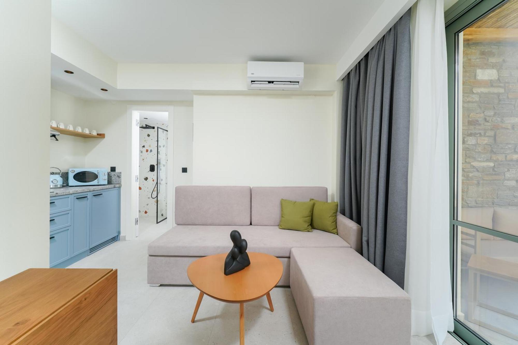Azzure Luxury Hotel *
