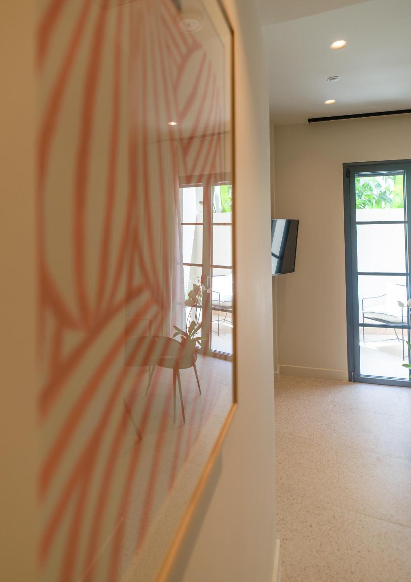 Essence Aparthotel *
