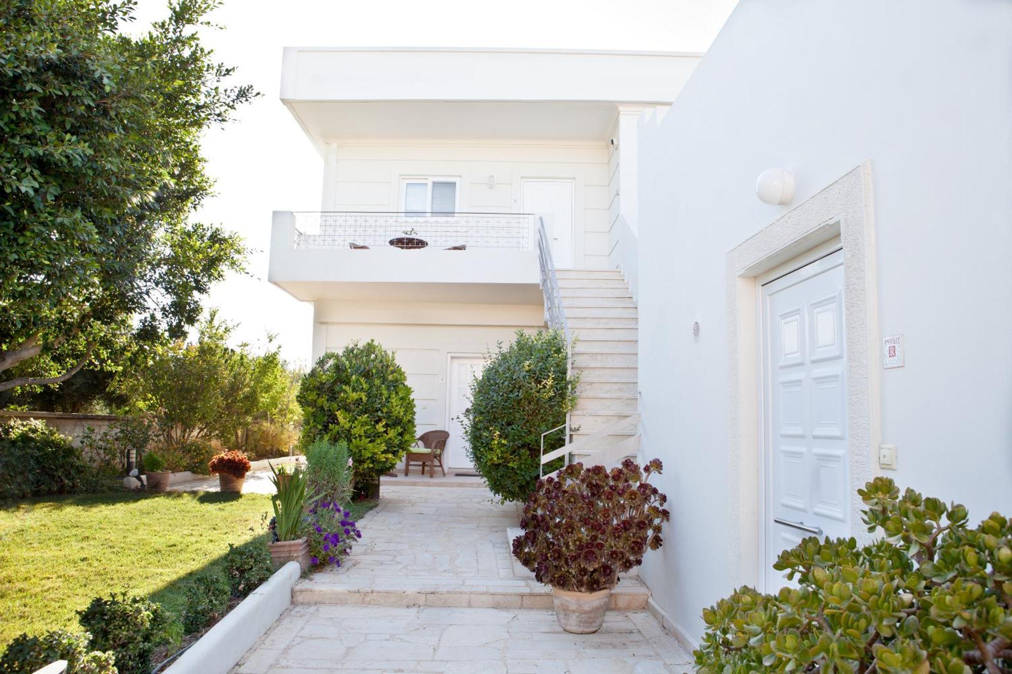 Rodanthi Villas *