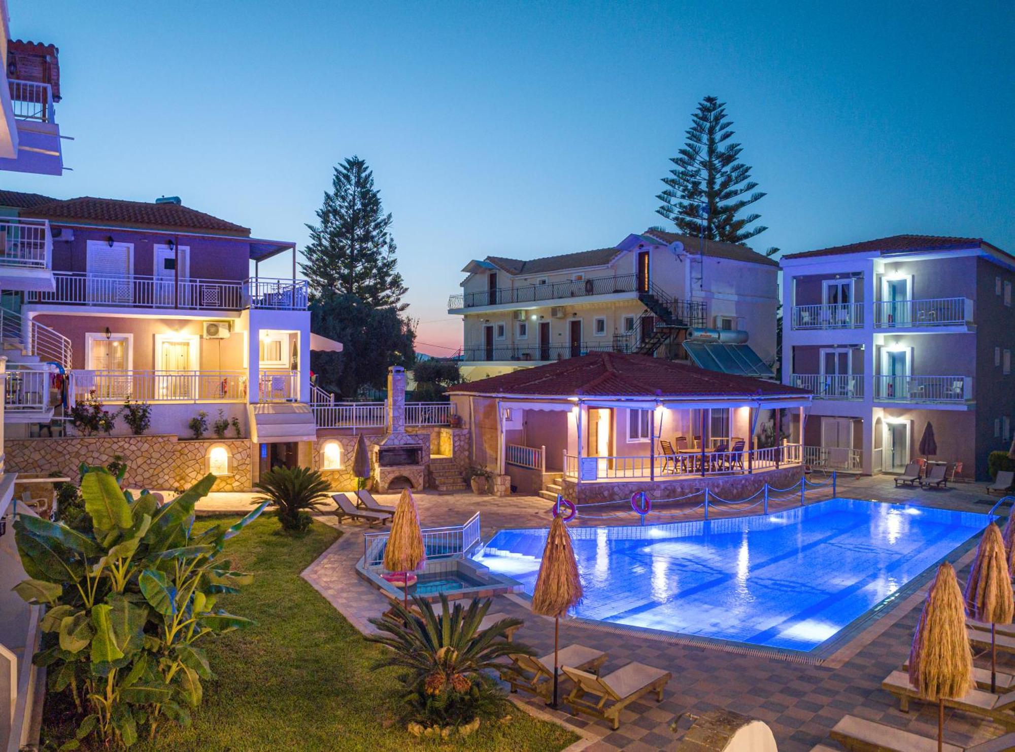 Amoudi Studios Apartments Hotel 3* Amoudi