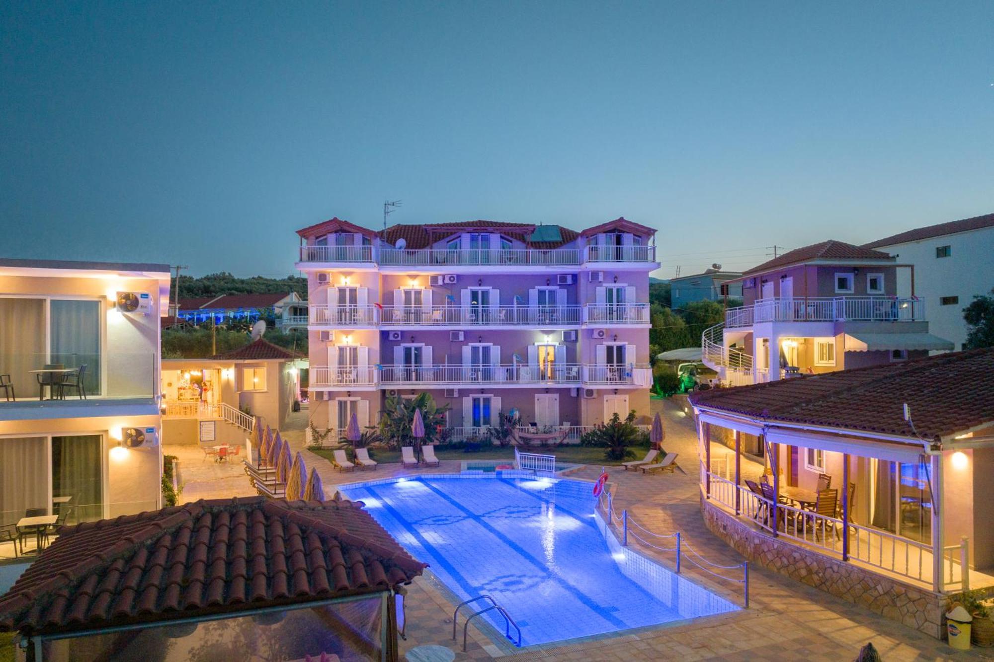 Aparthotel Amoudi Studios Apartments Hotel
