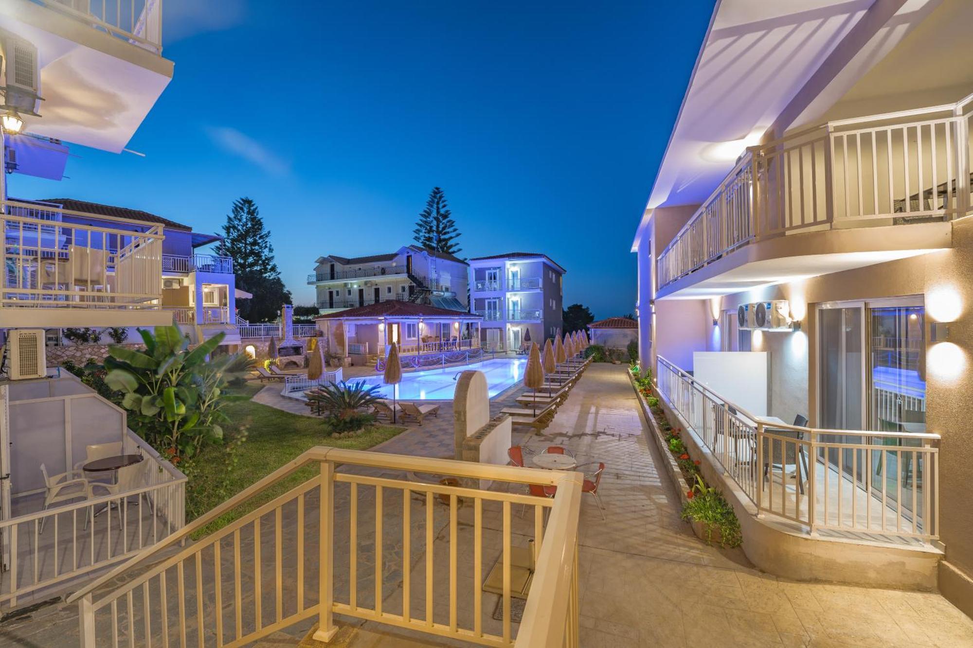 Aparthotel Amoudi Studios Apartments Hotel