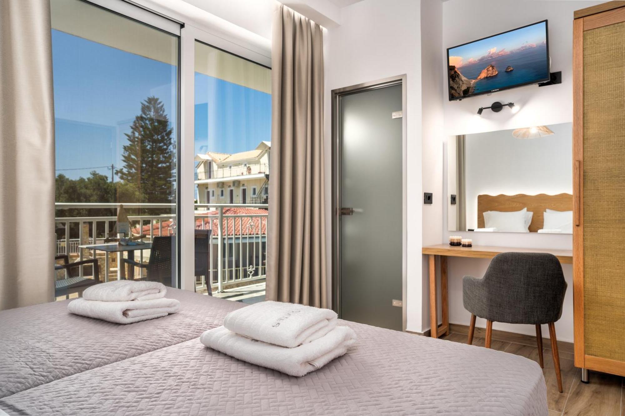 Aparthotel Amoudi Studios Apartments Hotel