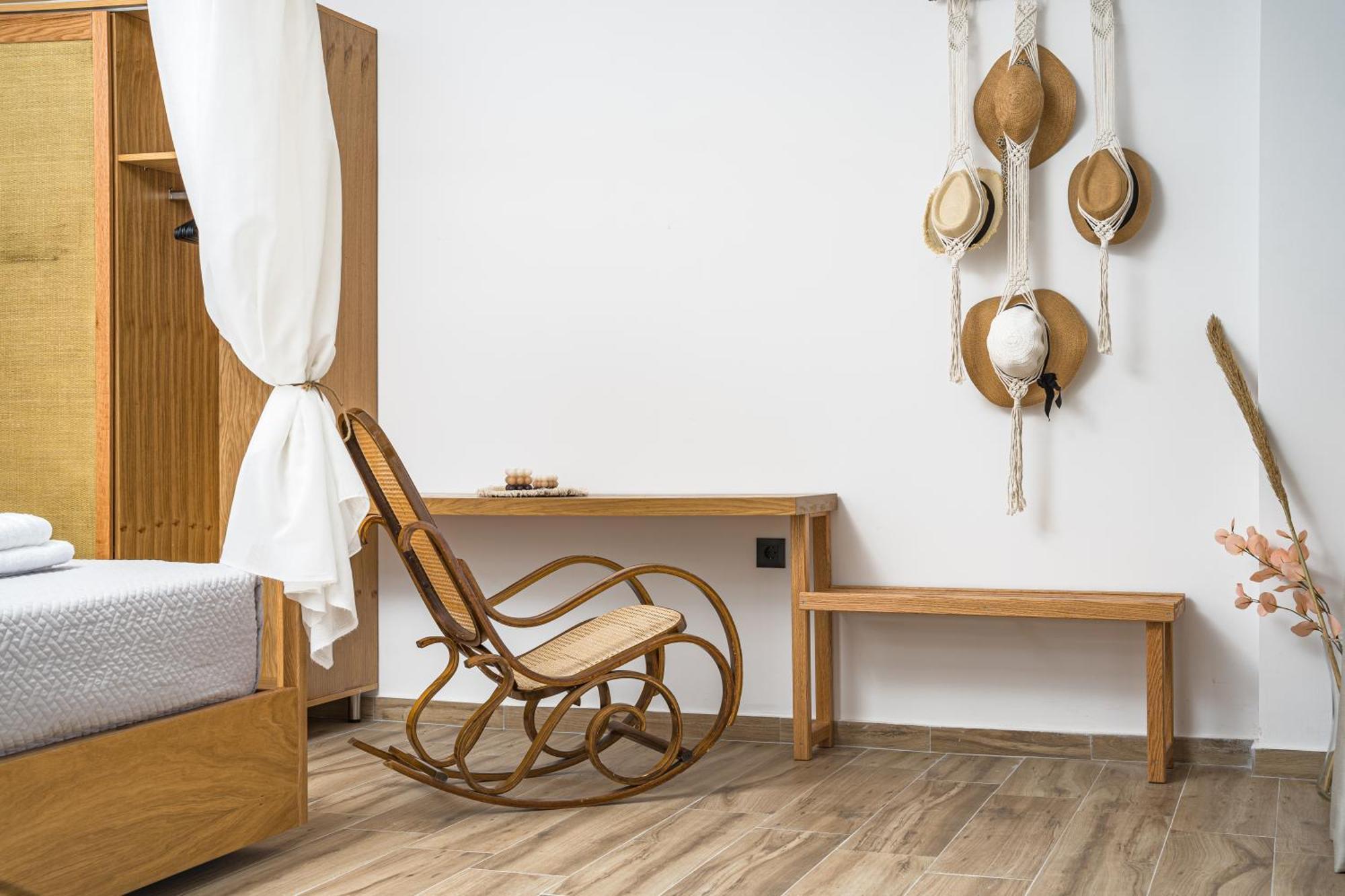 Amoudi Studios Apartments Hotel