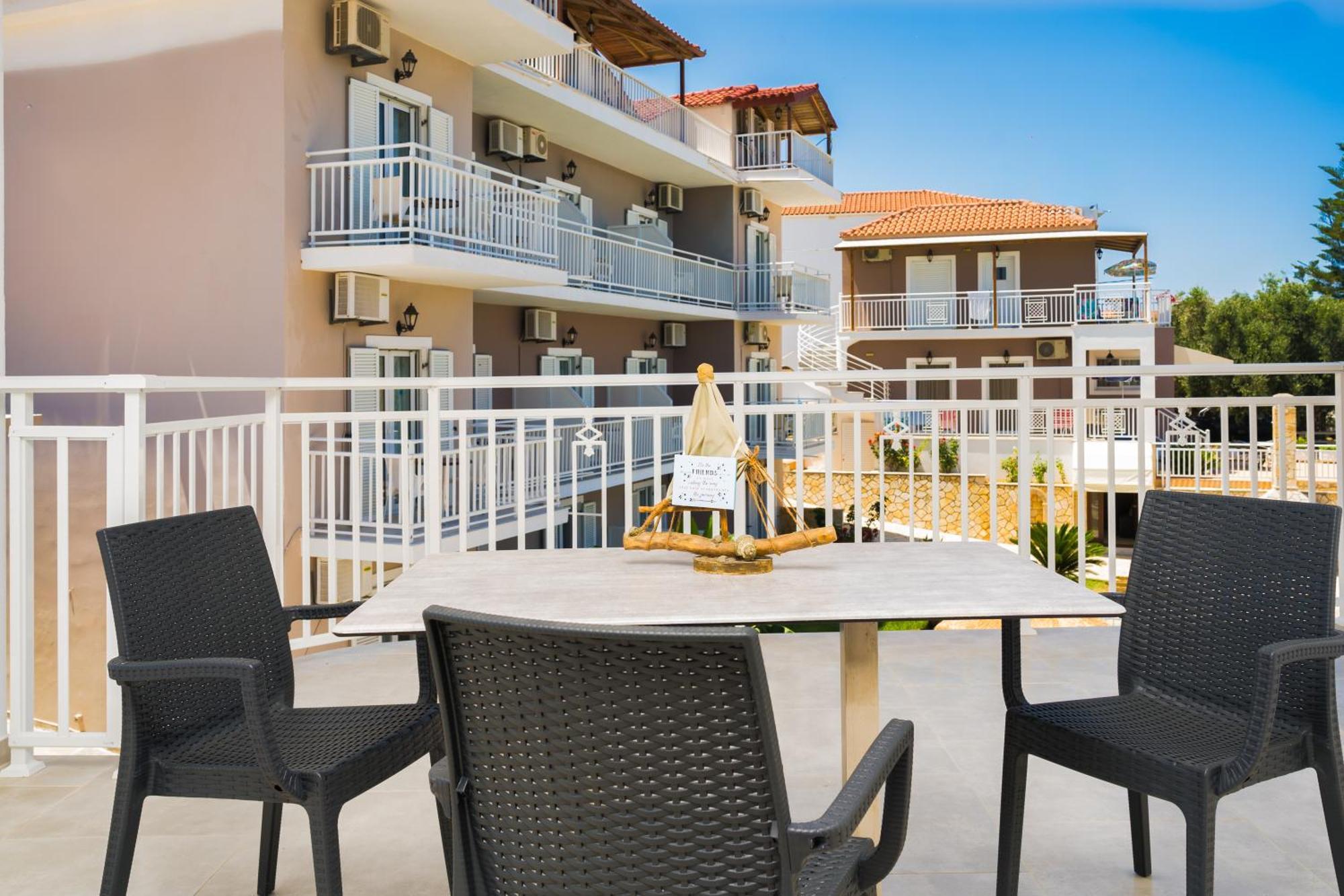 Aparthotel Amoudi Studios Apartments Hotel Amoudi