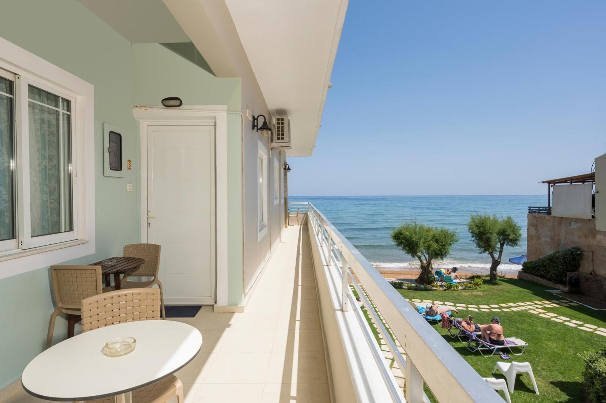 Hermes Front Apartment