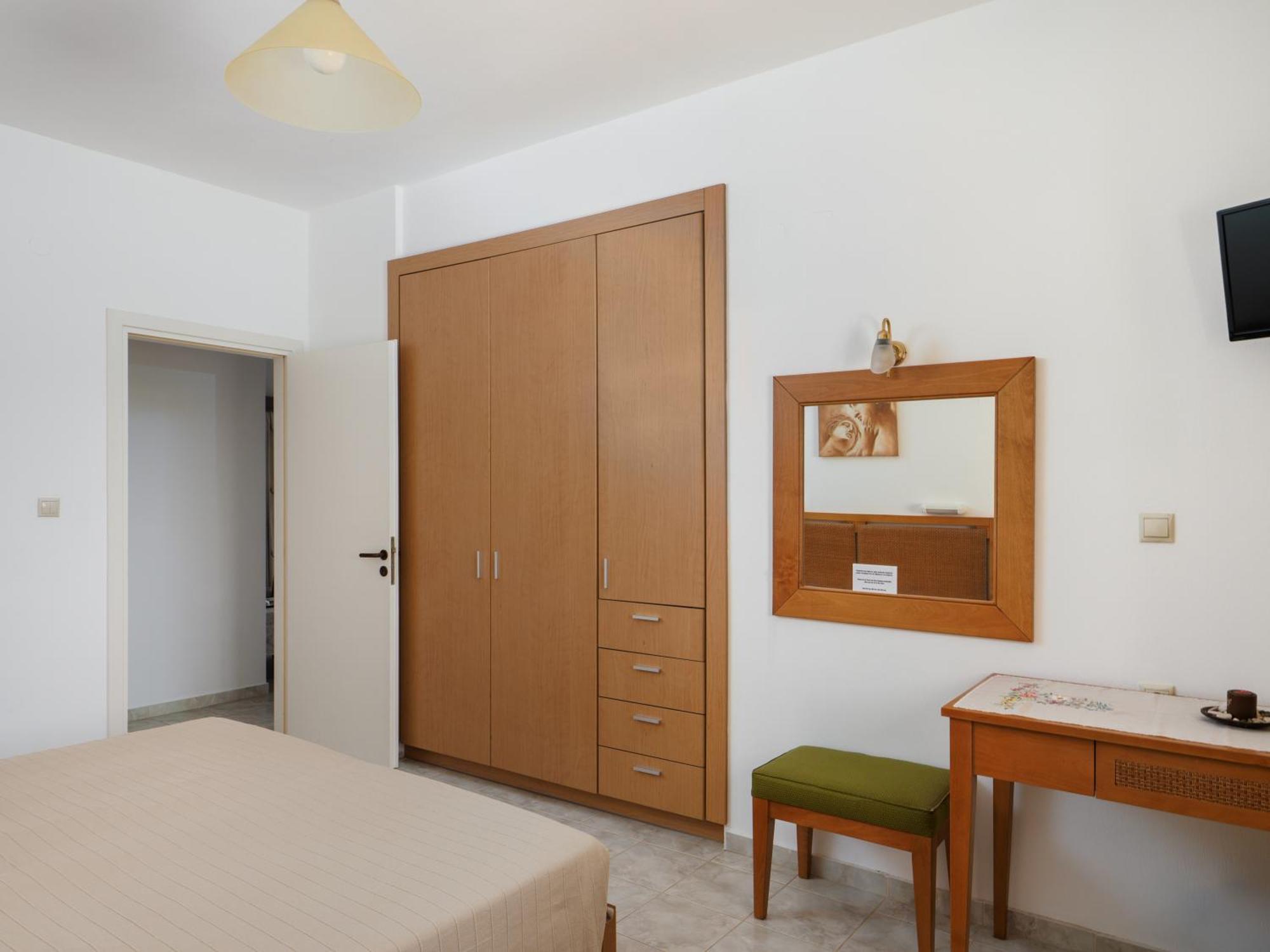 Aparthotel Fotis 4*