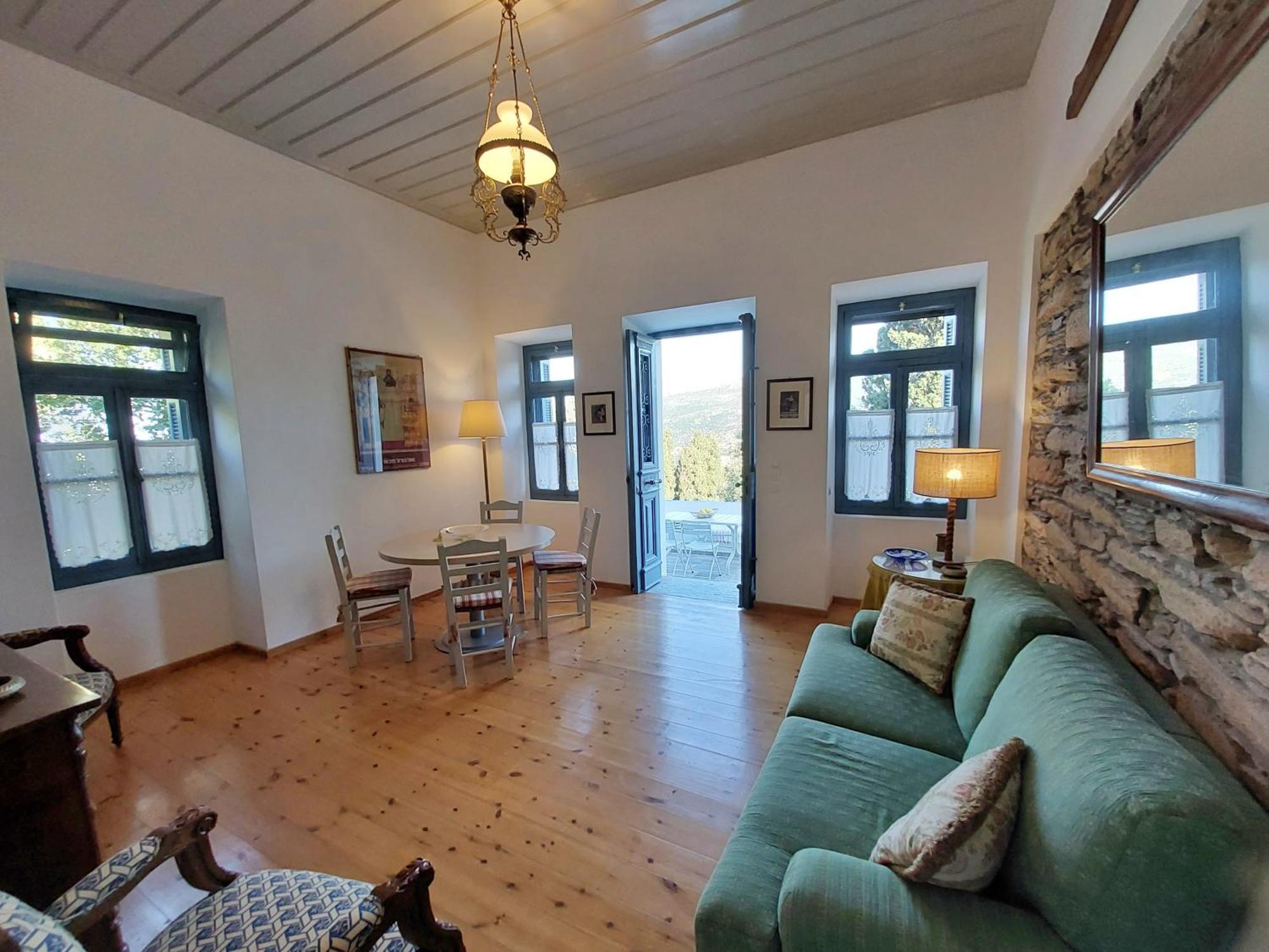 Casa Irene Est 1880 Holiday home Strapouries