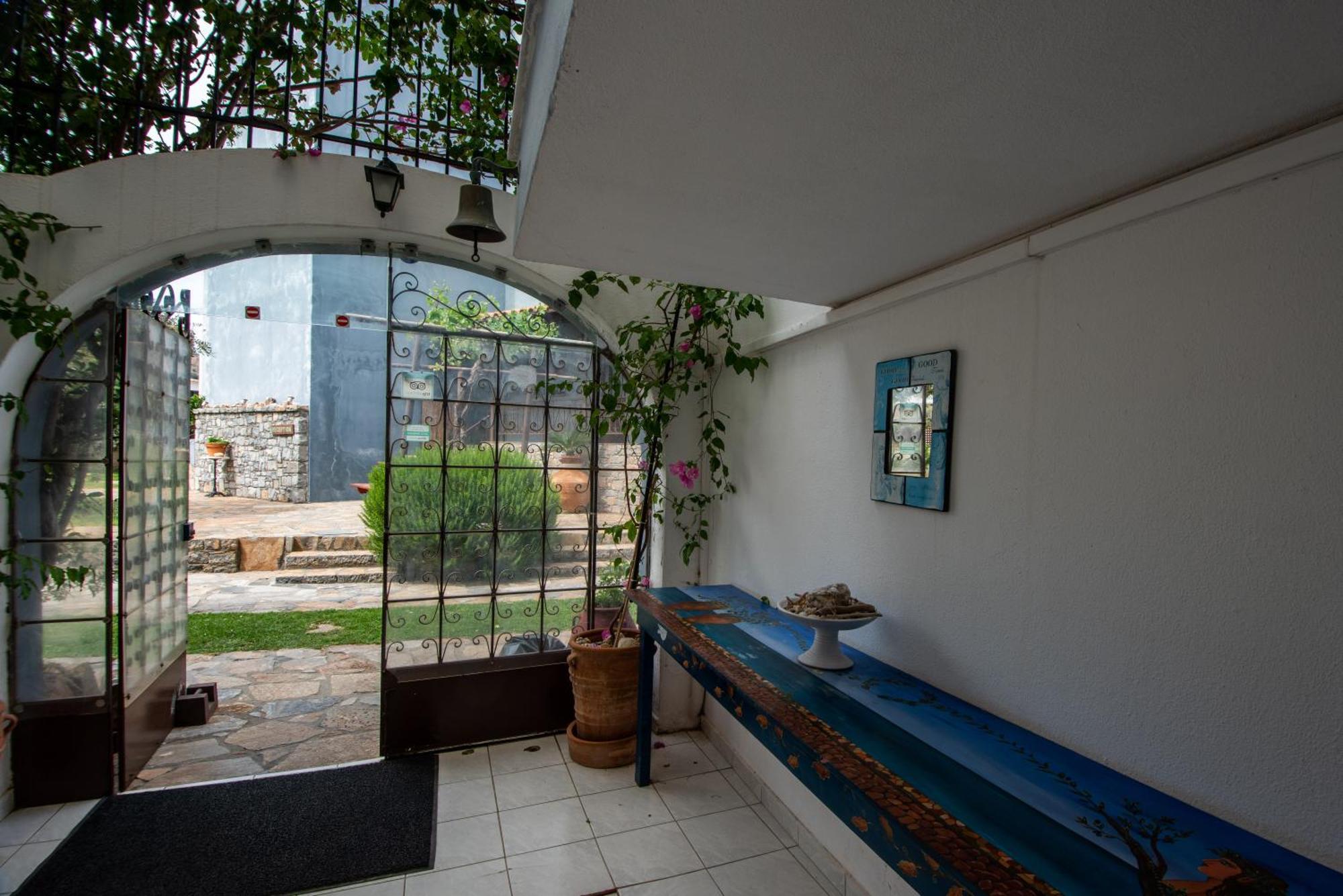 Corali Studios & Portobello Aparthotel 2*