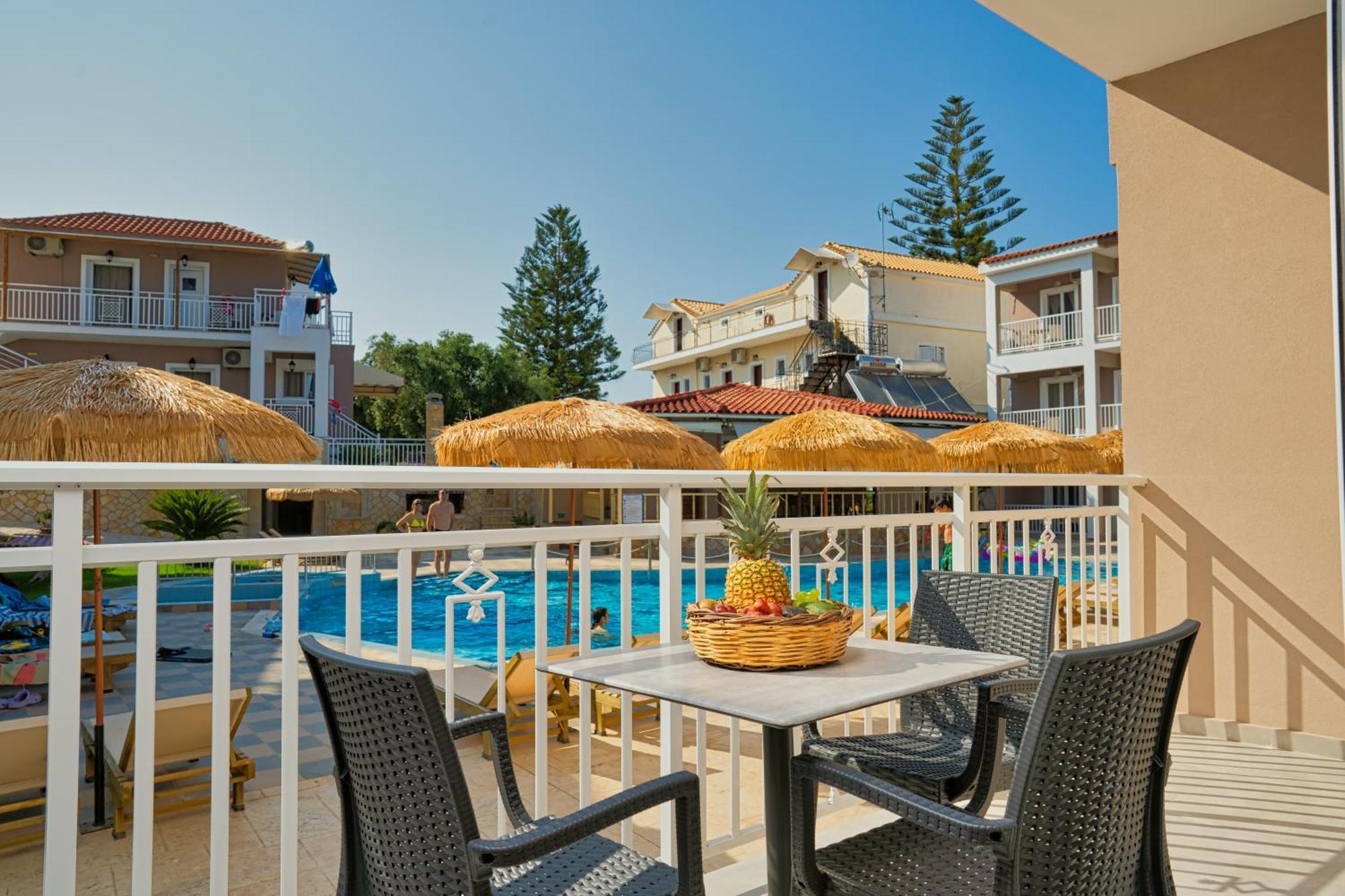 Aparthotel Amoudi Studios Apartments Hotel 3*
