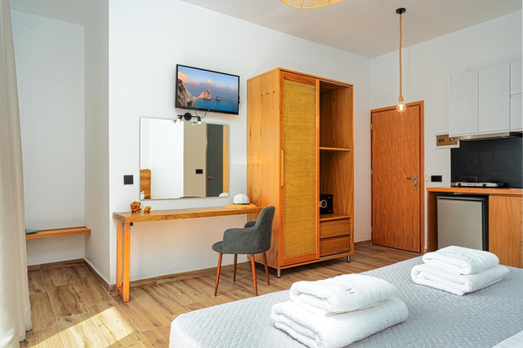 Aparthotel Amoudi Studios Apartments Hotel