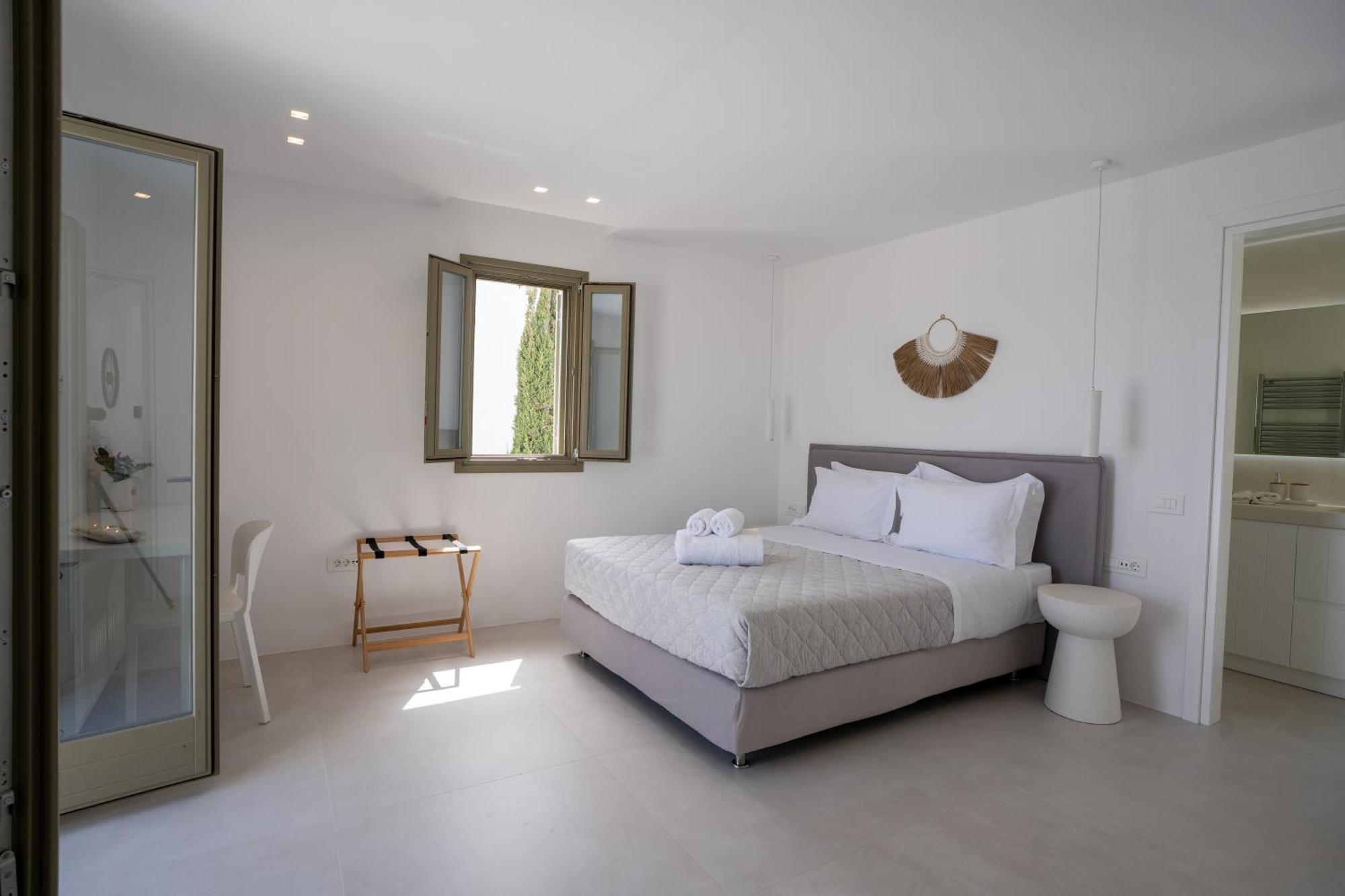 Paros Breeze Luxury Villa *