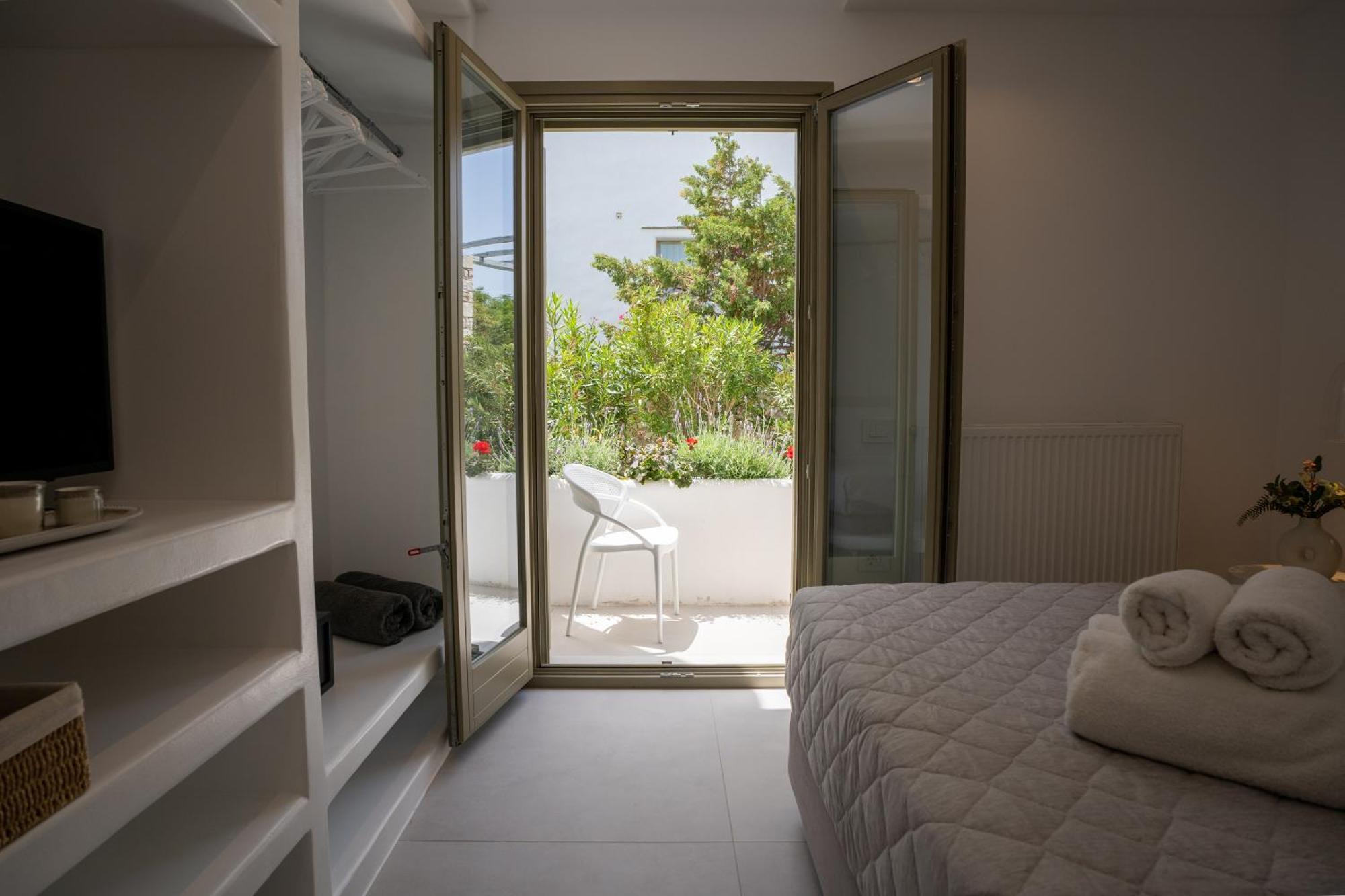 Paros Breeze Luxury
