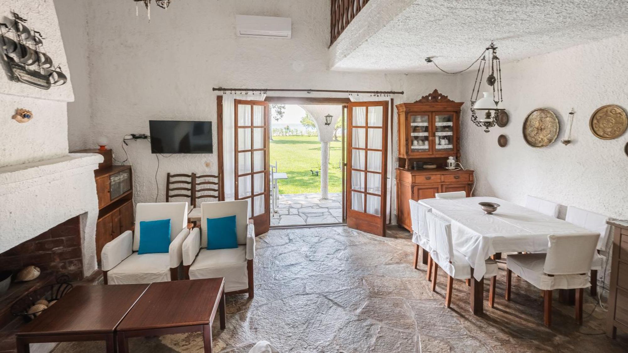 Hacienda Beachfront Villas, Spathies Holiday home *