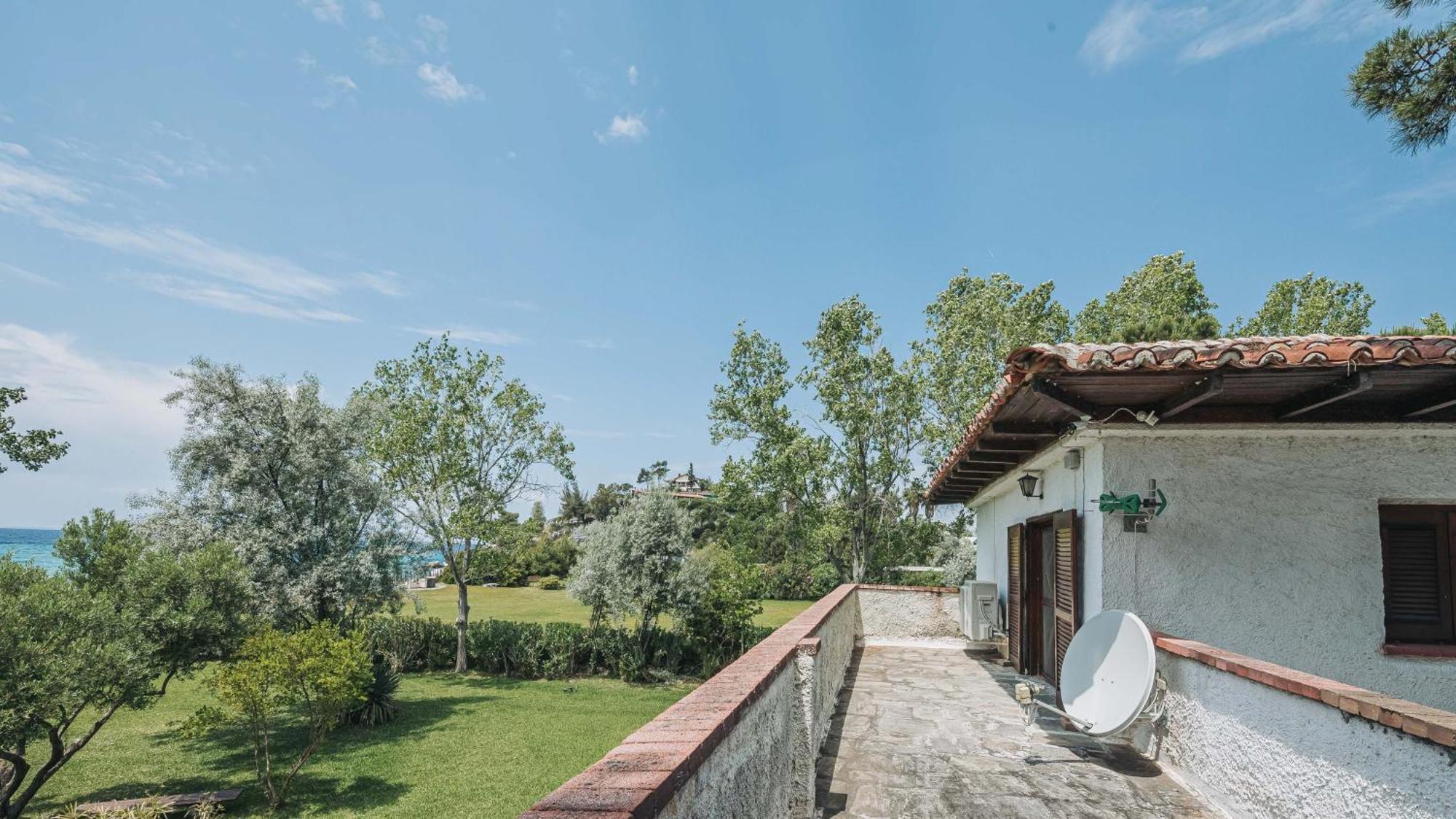 Hacienda Beachfront Villas, Spathies Holiday home *