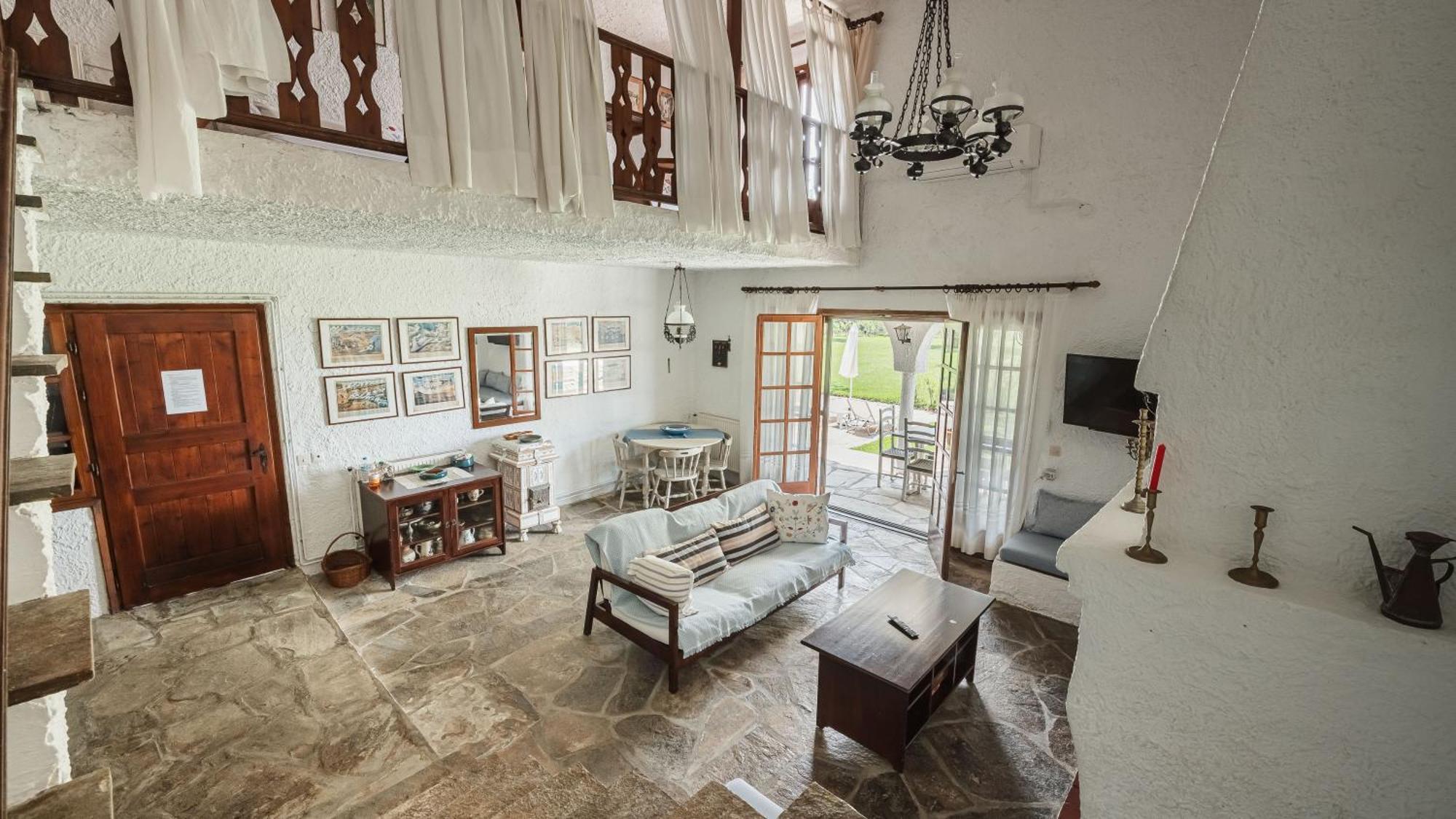 Hacienda Beachfront Villas, Spathies Holiday home *