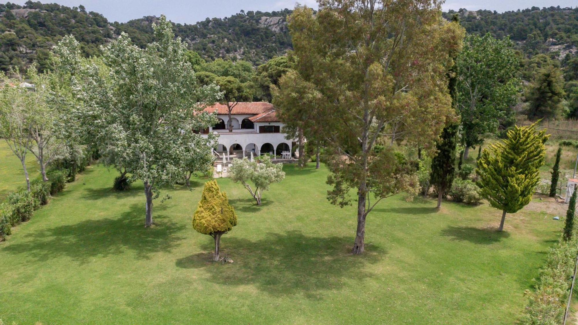 Hacienda Beachfront Villas, Spathies Holiday home