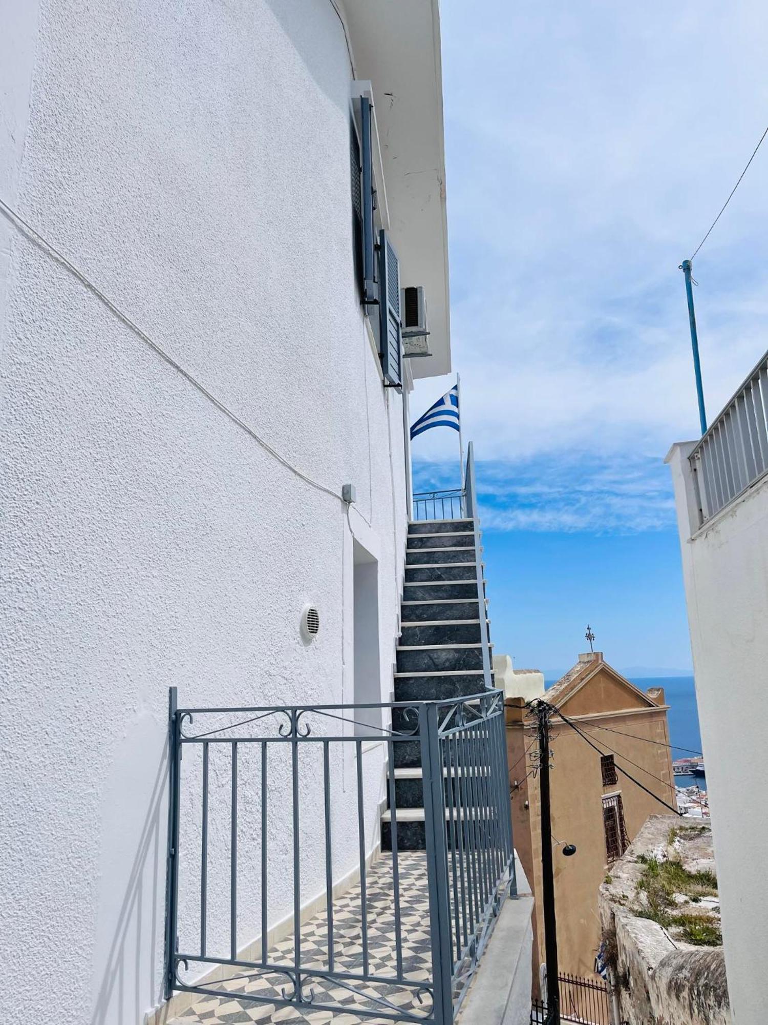 Aurora Syros *