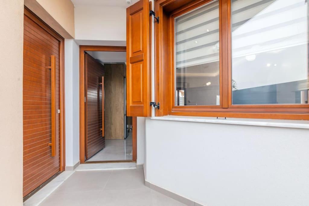 Luxury Four Season By The Sea Apartment