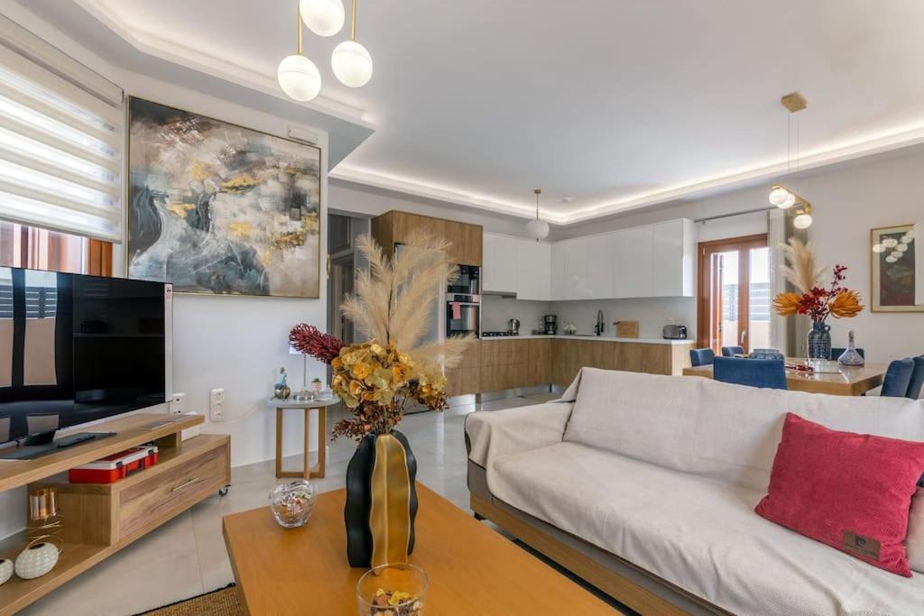 Luxury Four Season By The Sea Apartment