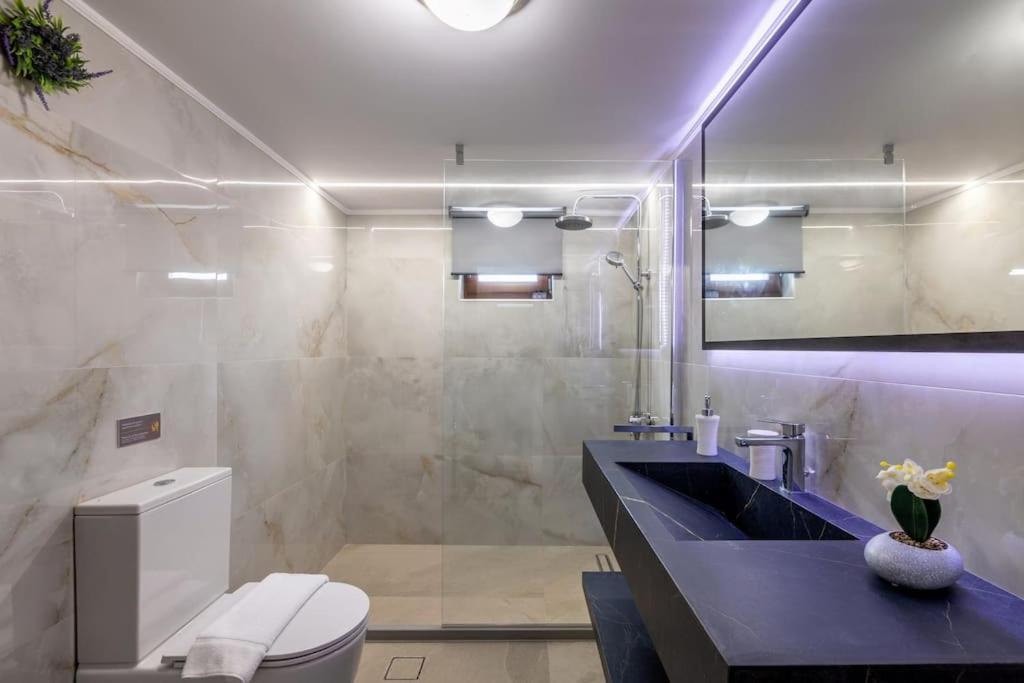 Luxury Four Season By The Sea Apartment
