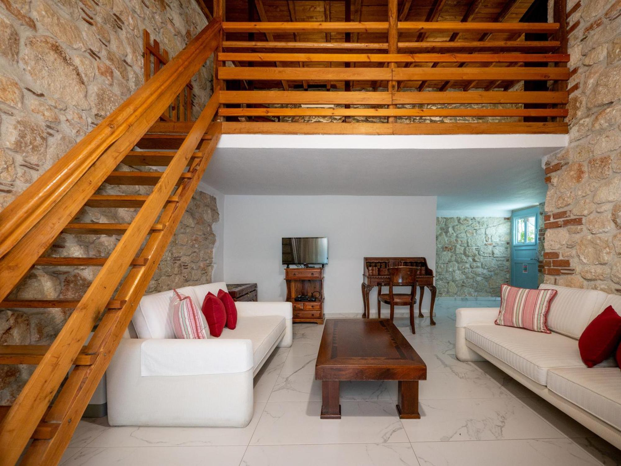 Petrino Eco Village 4* Afytos