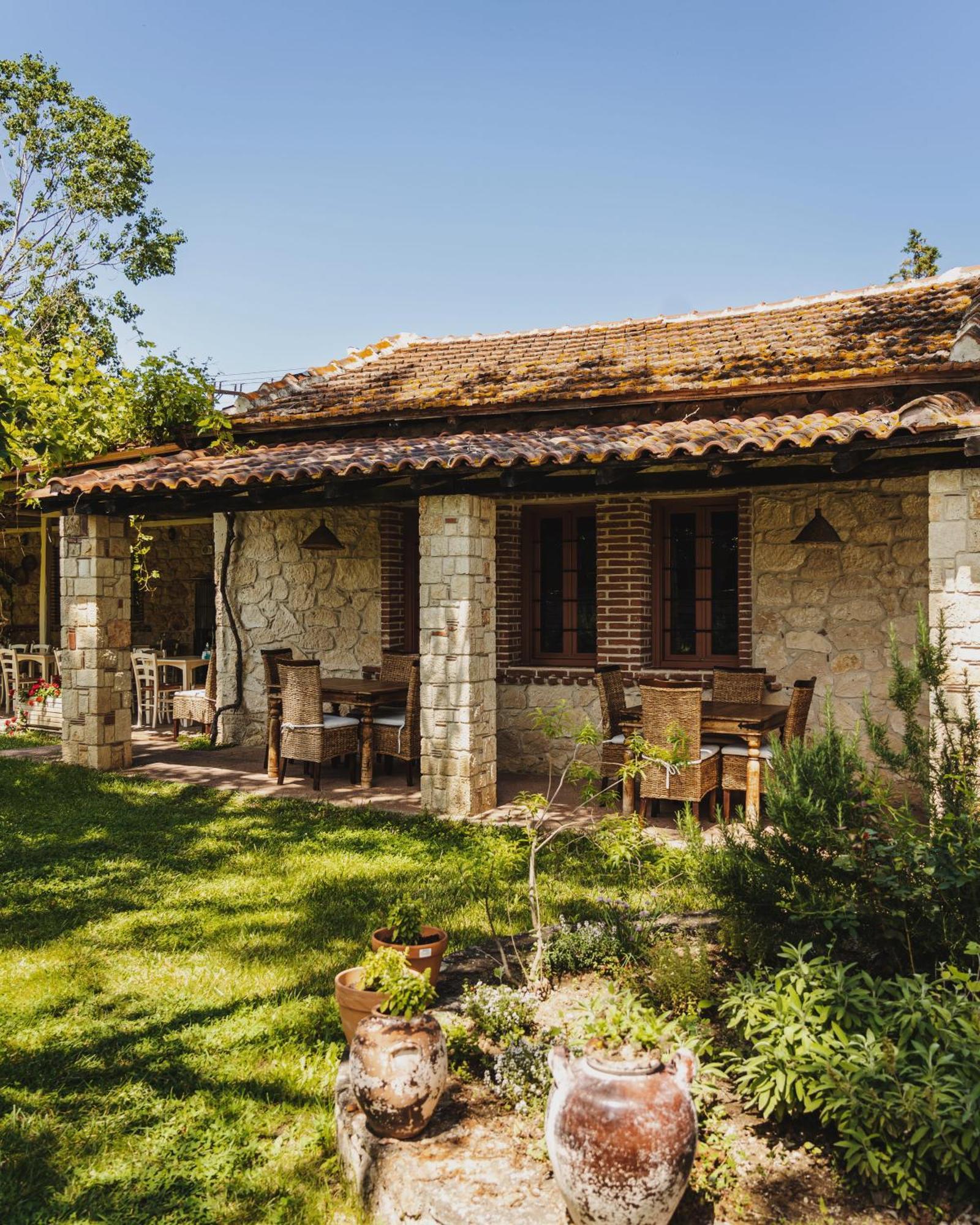 Hotel Petrino Eco Village 4*