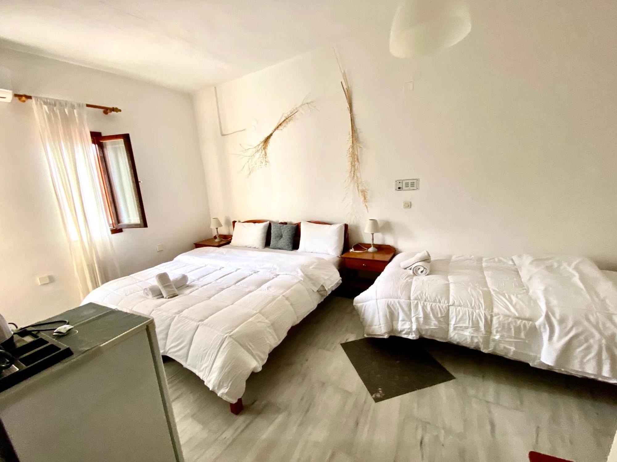 Costas Guest house